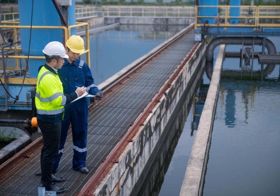 An,Inspector,And,An,Engineer,At,A,Water,Treatment,Plant